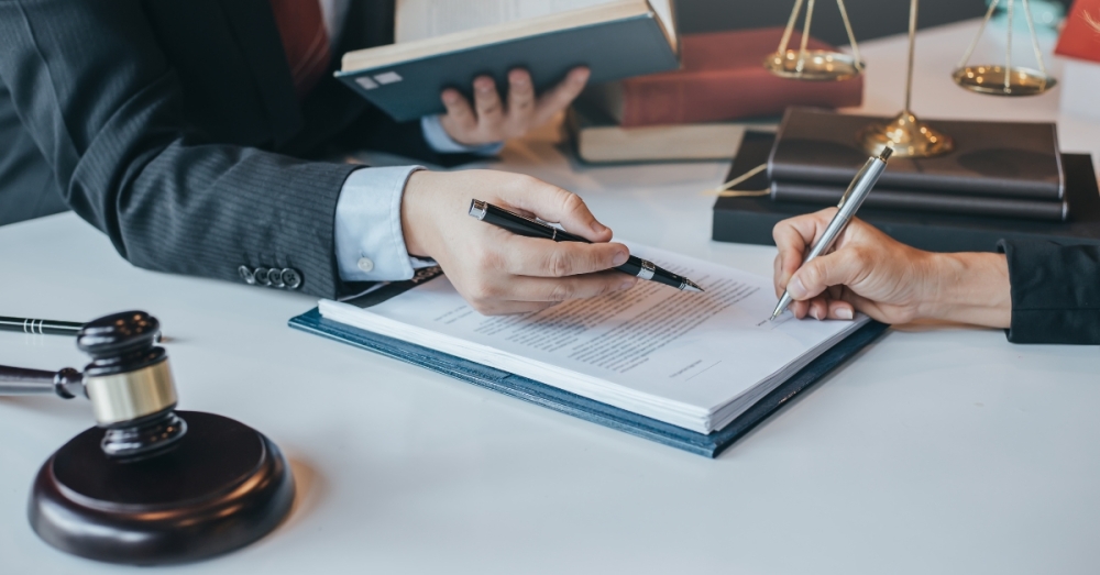 6 Key Factors to Consider When Hiring a Commercial Litigator